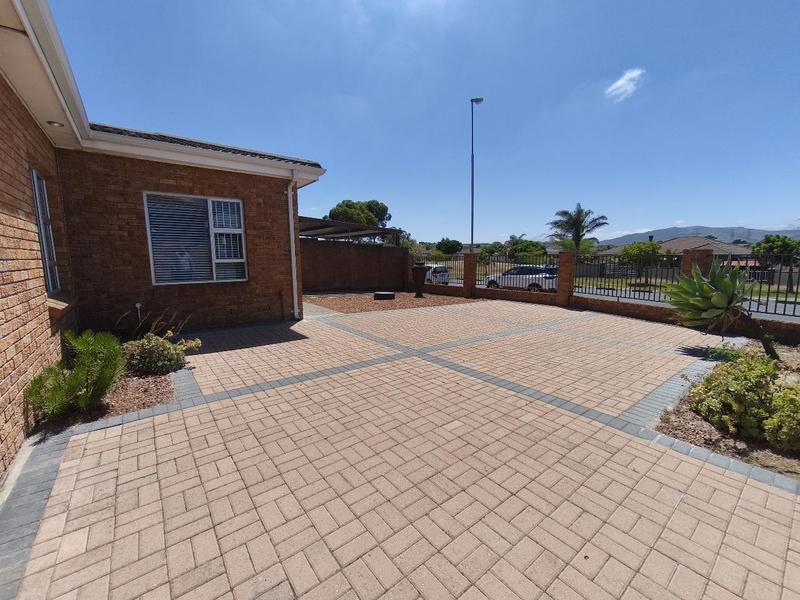 4 Bedroom Property for Sale in Protea Heights Western Cape